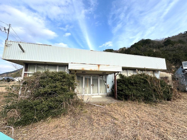 車庫付事務所　神河町吉冨の外観|おしゃれな外観です