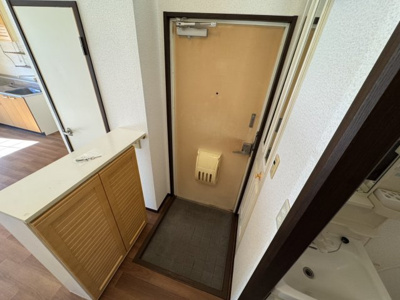 【玄関】 | ウィンディア岩崎B