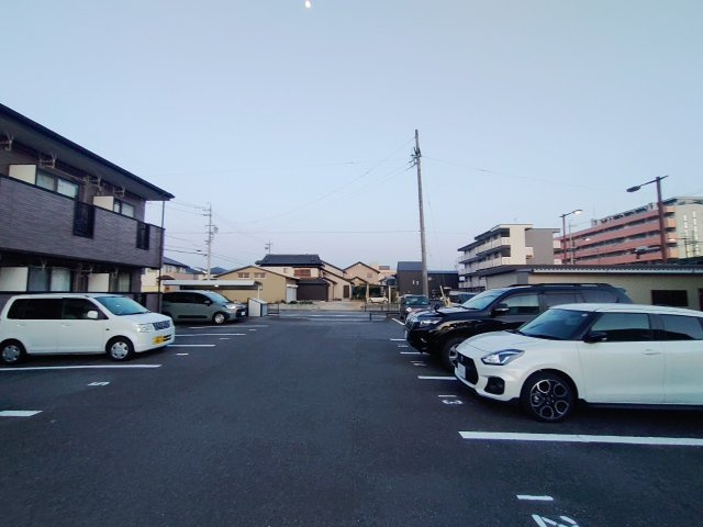 エクセレンス浄水の駐車場