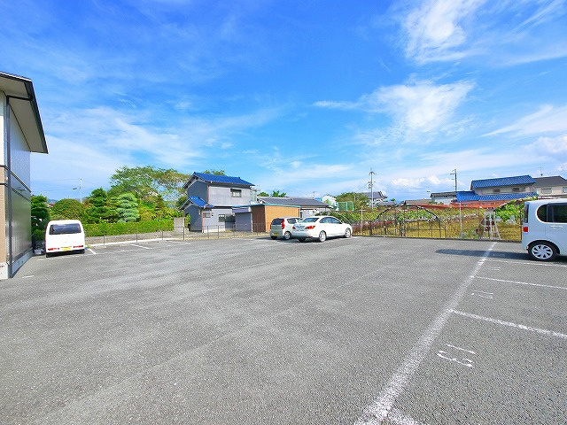 サンガーデン桐木Aの駐車場|駐車場完備です