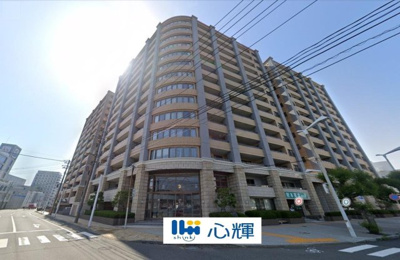 【外観】 | アドバンス21ベイスクエア下関 14階 | 明るい日差しが差し込む現地。車もゆったり駐めることができます。ぜひ現地をご覧ください。
