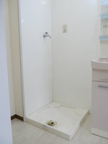 ベルドミール上松Bの洗面所|室内洗濯機置場