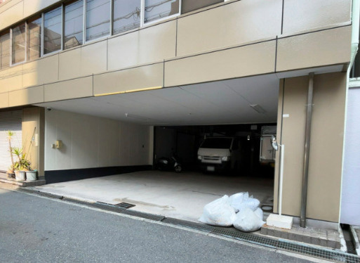 第八新大阪ビルの駐車場|駐車スペースもあります