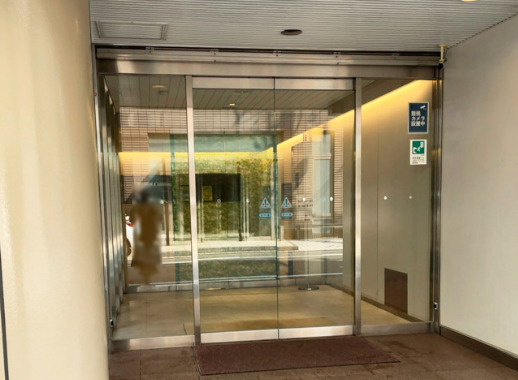 第八新大阪ビルのエントランス|毎日通るエントランスはこのようになっています