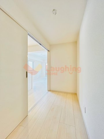 レオクラージュ試験場前の内装|明るい色調の室内です