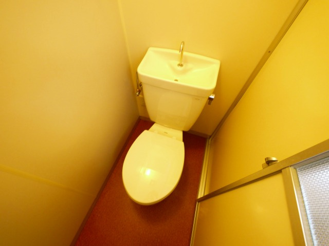 楠本第二ビルのトイレ|ゆったりとした空間のトイレです