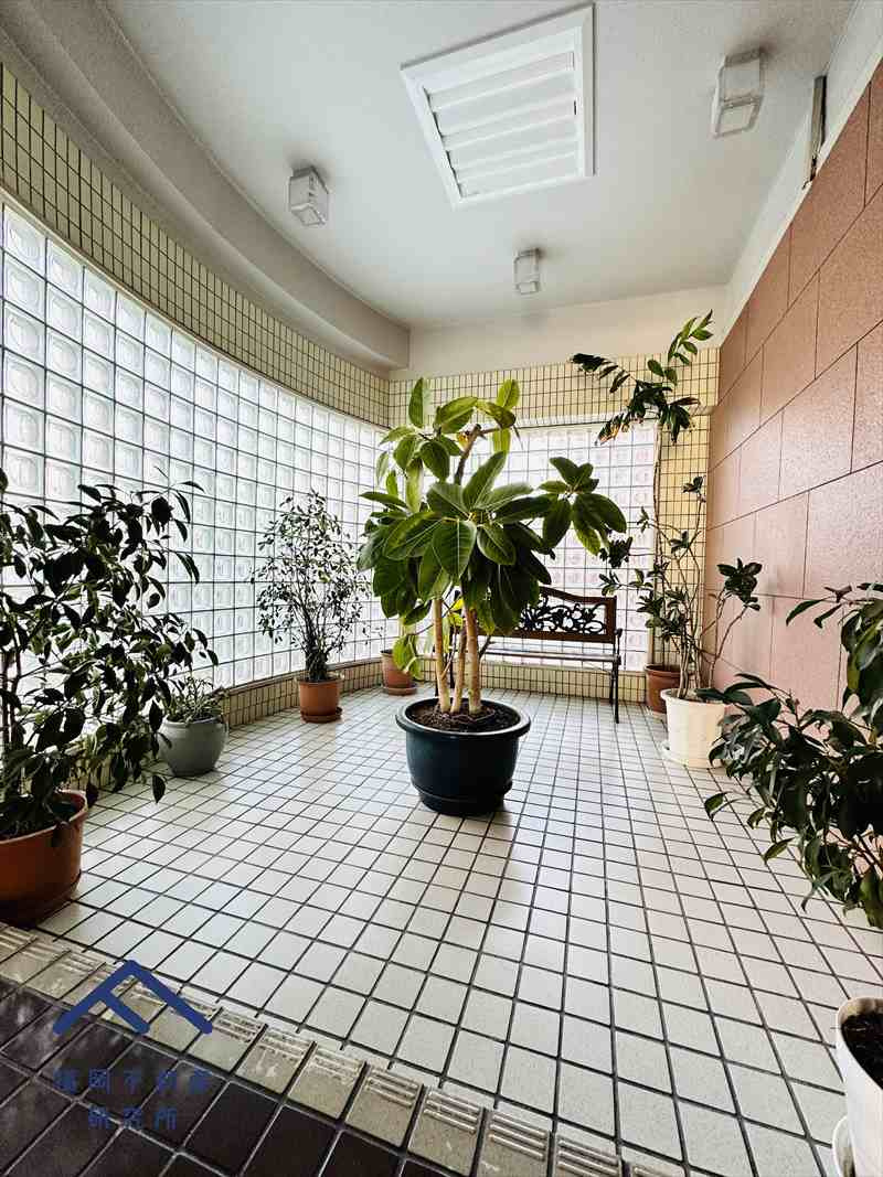 ロマネスク大名のエントランス