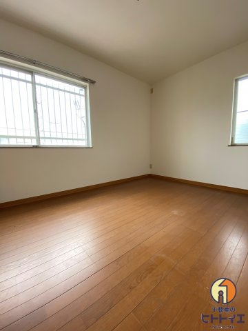 メゾンイタリアの洋室|明るい室内ですね