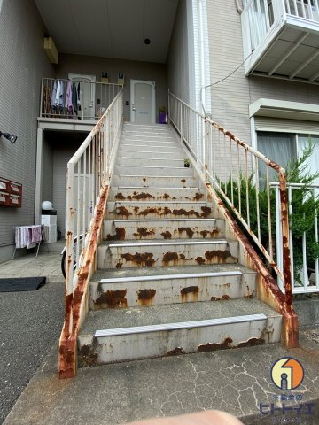 メゾンイタリアのその他共用部分|2Fへ上がる階段です