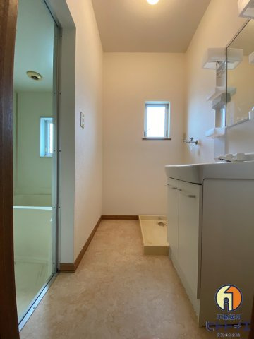 メゾンイタリアの洗面所|明るい洗面所です