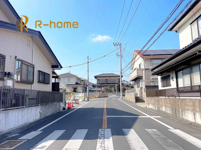 第1土浦市小岩田東　新築戸建て　1号棟の前面道路含む現地写真|『今から見たい！』大歓迎です♪
お気軽にＲ－ｈomeまでお問い合わせください。