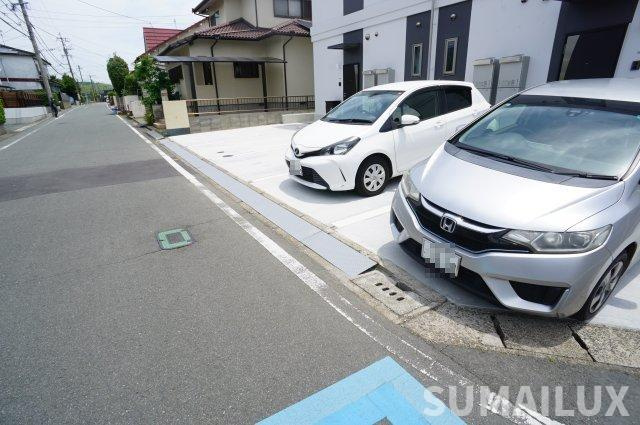 合志市豊岡の賃貸マンションの駐車場