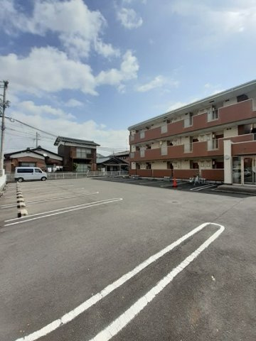 トラッド美里Ａの駐車場