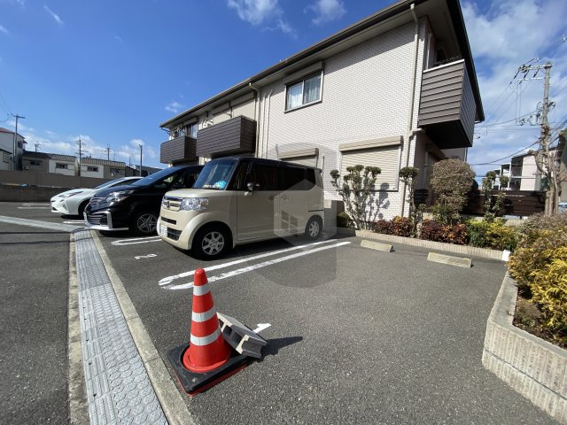 アムールコート の駐車場