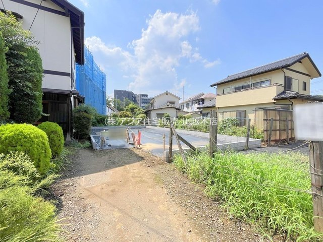 敷地面積３５坪　売地　川越市中原町第1期の前面道路含む現地写真|南側・東側 約2.0ｍ～3.97ｍ公道