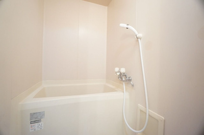 【浴室】 | リヴェール和白H10 | 別号室の写真になります。現況優先。