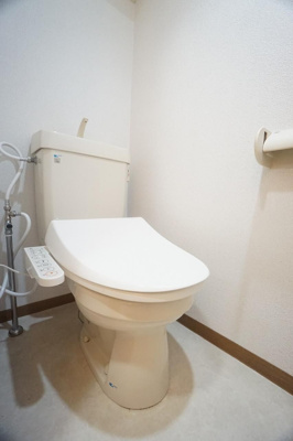 【トイレ】 | リヴェール和白H10 | 別号室の写真になります。現況優先。