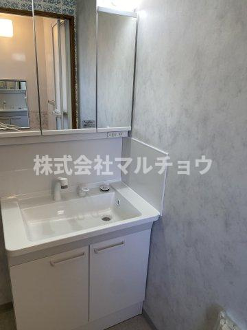 ラコンテＢの独立洗面台|朝の支度にも助かる、独立の洗髪洗面化粧台