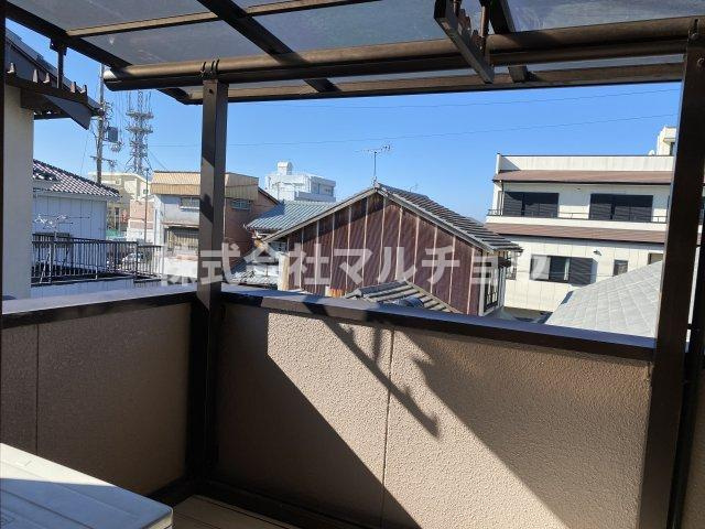ラコンテＢのバルコニー|外からの目が気にならないバルコニーで洗濯物が干せます