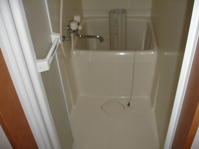 府中市紅葉丘３丁目のアパートの浴室