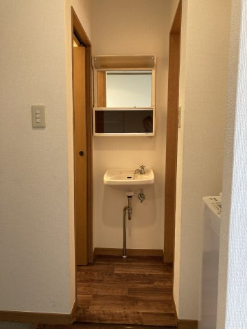 府中市紅葉丘３丁目のアパートの独立洗面台