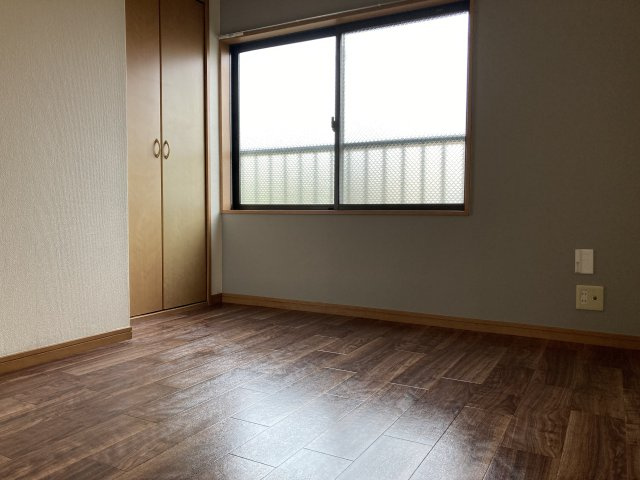 府中市紅葉丘３丁目のアパートの居間・リビング