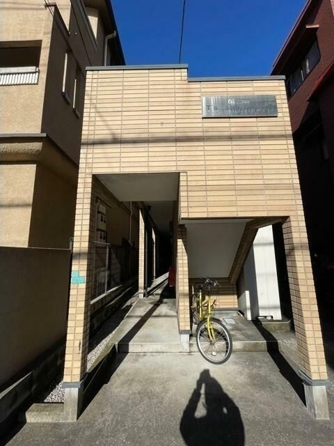 Ｔ’ｓ　　ａｍｂｉｔｉｏｕｓＩＩのエントランス