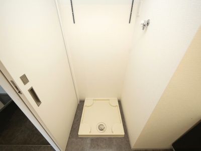 【設備】 | Live Flat塚本新北野 | 洗濯機置き場です