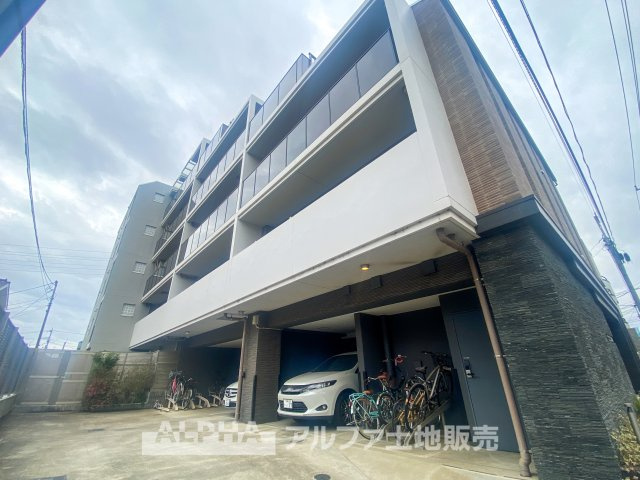 ベルジュール国立中の駐車場