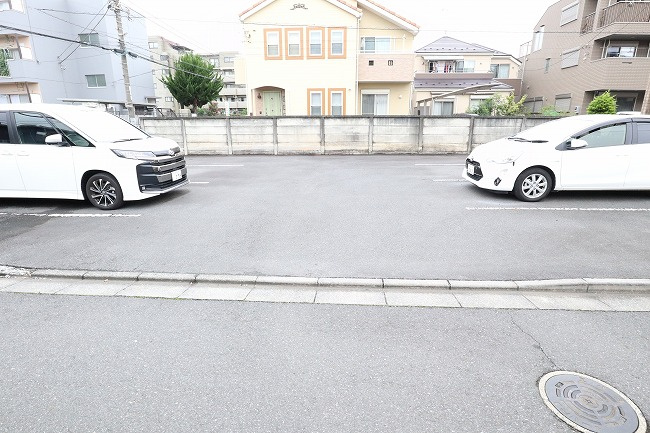 マルベリーハウスの駐車場