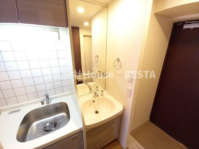 プレサンス三宮ルミネスの独立洗面台