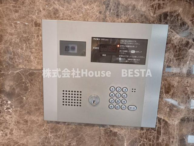 プレサンス三宮ルミネスのエントランス