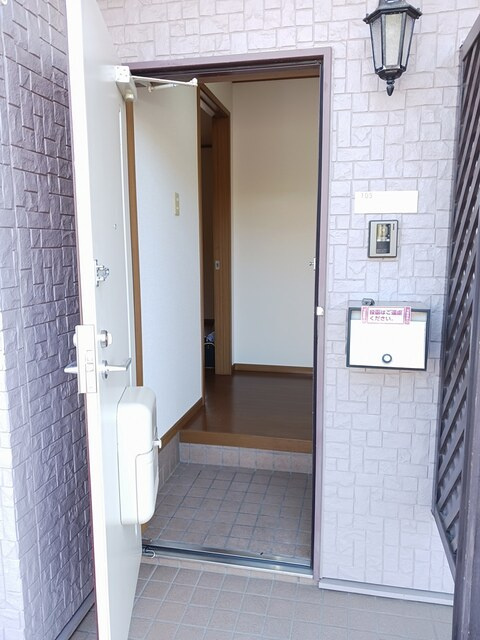 プラムフィールドBの玄関