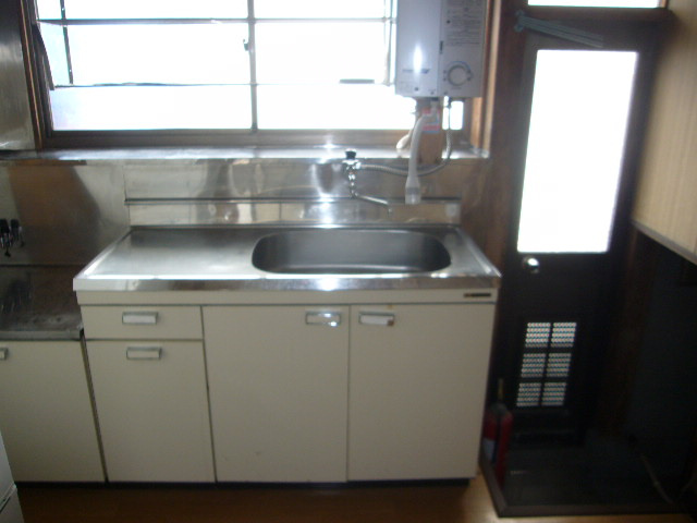 山の下町丸山貸家のキッチン|きれいなキッチンです(コンロ無し）
