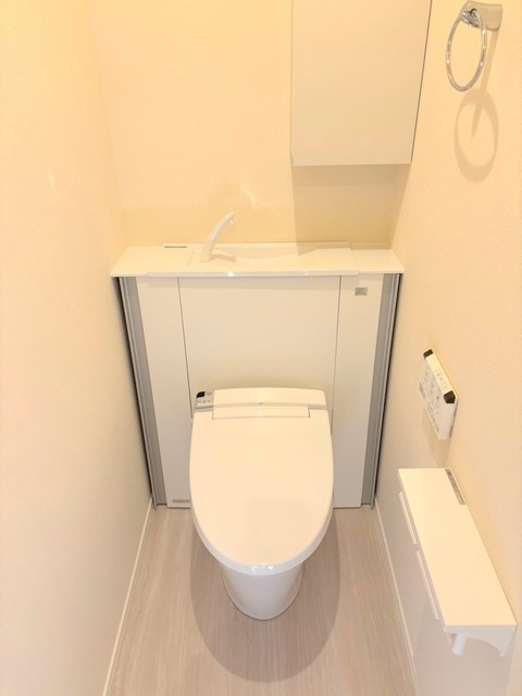 中野区中野１丁目の賃貸マンションのトイレ