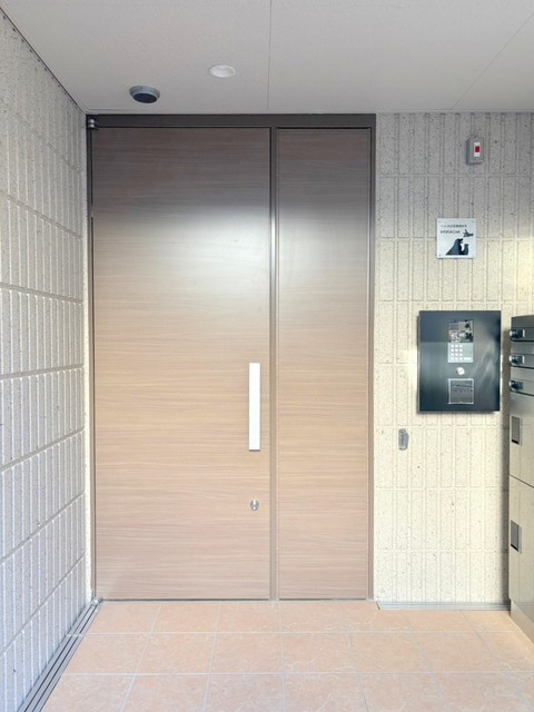 中野区中野１丁目の賃貸マンションのエントランス|オートロック