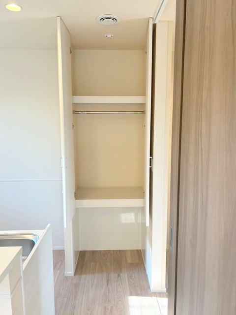 中野区中野１丁目の賃貸マンションの居間・リビング|ペットトイレスペースとしてご利用下さい。