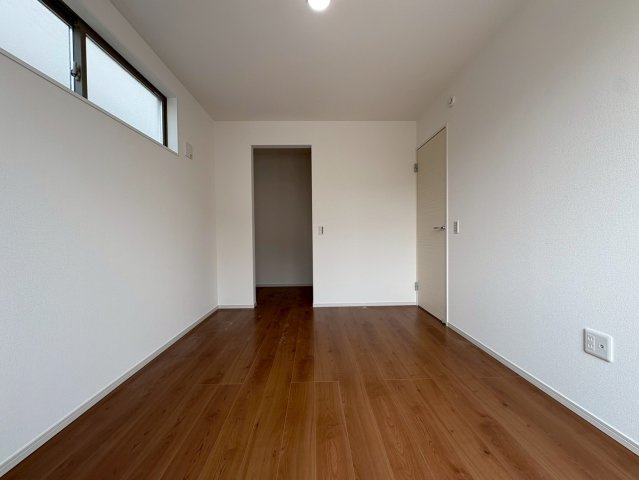 久世上久世町の洋室