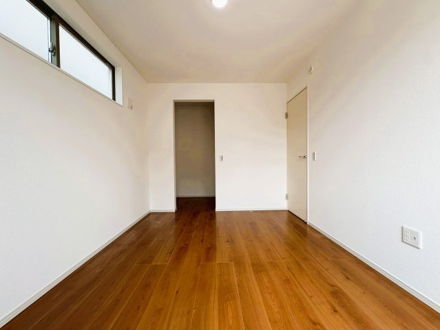 久世上久世町の洋室