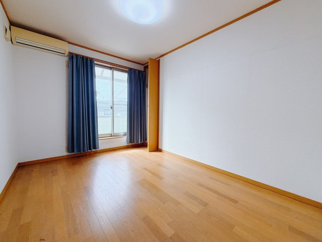 【中古戸建】高崎市中豊岡町の洋室|■2階洋室｜子供部屋のメリットは「自立心を養うことができる」「自分で整理整頓できるようになる」そして、お子様が成長した際には「プライバシーを確保できる」といい事だらけ♪