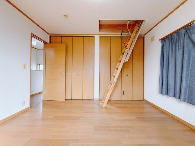 【中古戸建】高崎市中豊岡町の洋室|■2階洋室｜子供部屋のメリットは「自立心を養うことができる」「自分で整理整頓できるようになる」そして、お子様が成長した際には「プライバシーを確保できる」といい事だらけ♪
