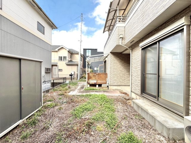 【中古戸建】高崎市中豊岡町の庭|■お庭｜ちょっとした庭が嬉しい陽当り◎！小学校から持ち帰ってくる朝顔の種も元気いっぱいに育ちます♪