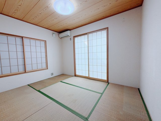 【中古戸建】高崎市中豊岡町の和室|■1階和室｜和室でしか味わえない畳ならではの香りや素材で和のやすらぎを感じてください♪休日はお子様とお昼寝するのにも最適です！
