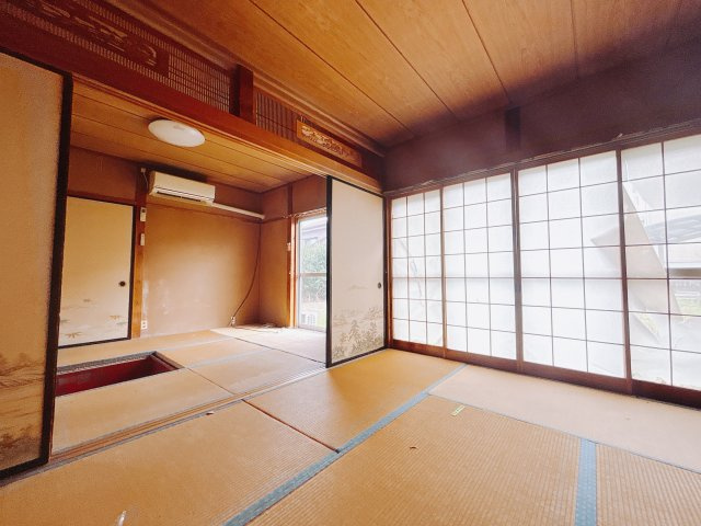 【中古戸建】安中市原市の和室|フローリングでは感じることのできない圧倒的な寛ぎやすさを実感してください。独立しているので周りを気にせず寝そべることもできますね♪