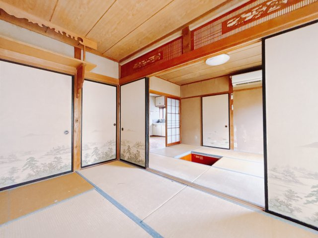 【中古戸建】安中市原市の和室|フローリングでは感じることのできない圧倒的な寛ぎやすさを実感してください。独立しているので周りを気にせず寝そべることもできますね♪
