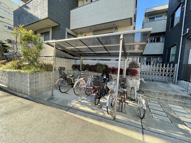 スル・リオ・プラトー カワハラのその他共用部分|★屋根付き駐輪場★