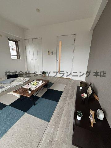 仲介手数料０円！アクアヒルズの居間・リビング