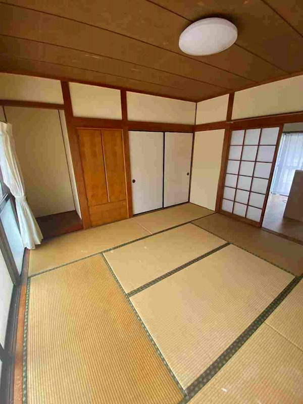 江島町貸家の和室