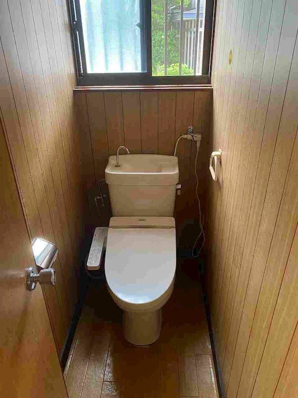 江島町貸家のトイレ