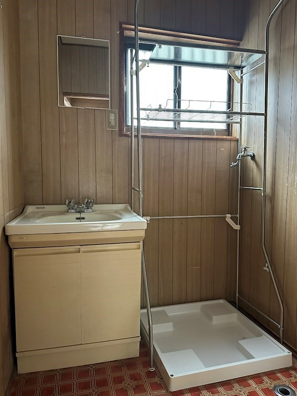 江島町貸家の洗面所